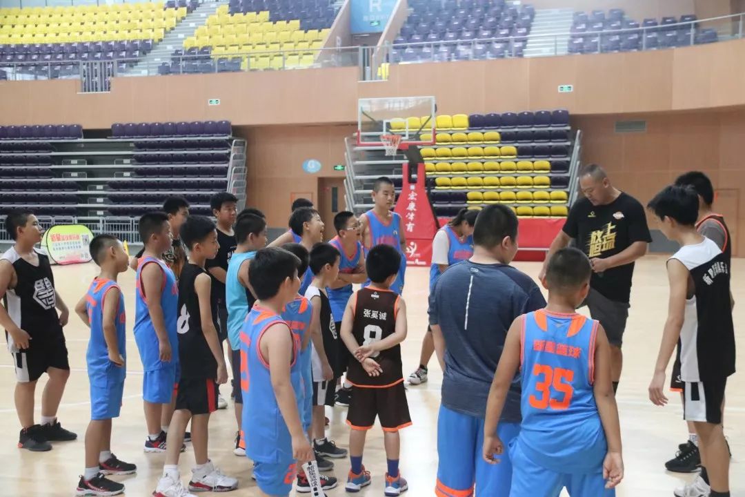 篮球训练营圆满结束，学员成绩有所提高的简单介绍